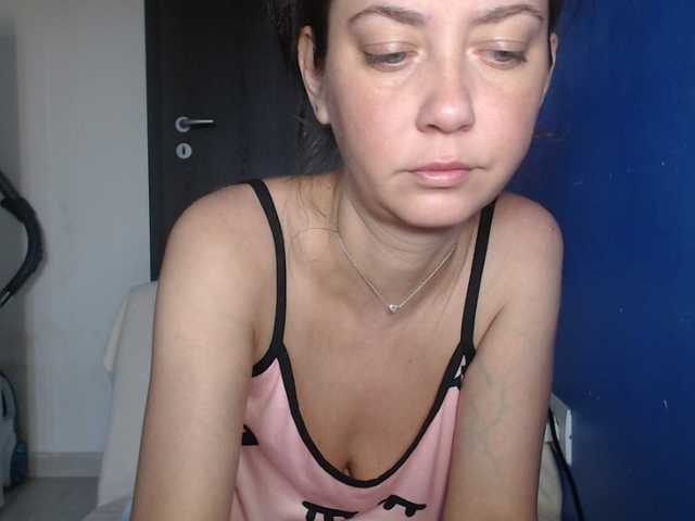 petitedanielle live webcam show