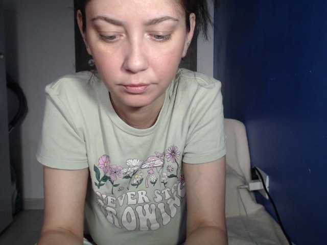 petitedanielle live cam on BongaCams