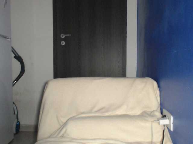 petitedanielle live cam on BongaCams