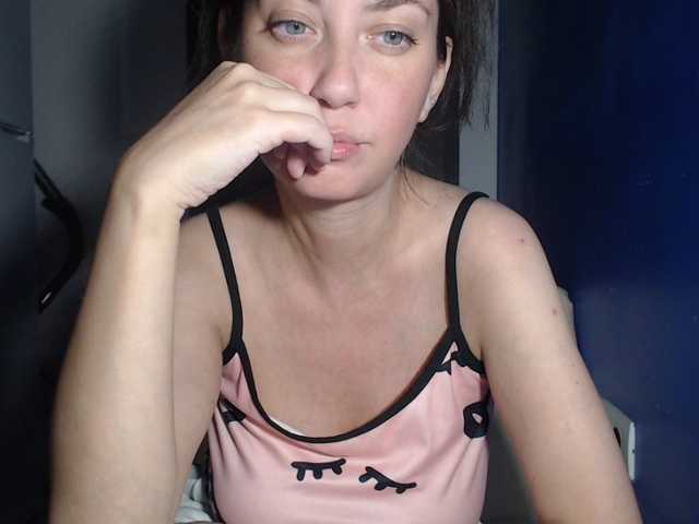 petitedanielle live webcam show