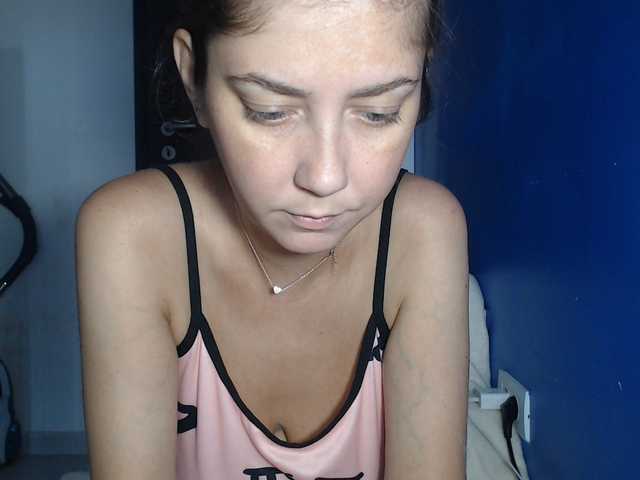 petitedanielle live cam on BongaCams