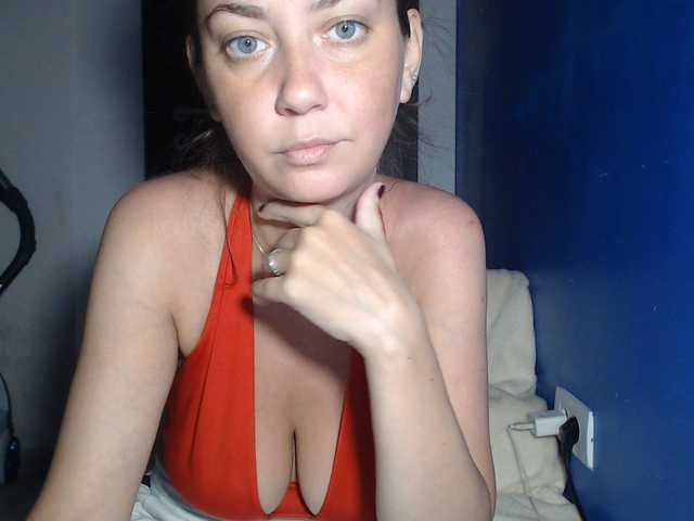 petitedanielle live cam on BongaCams