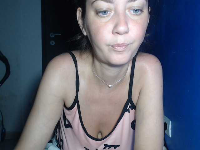 petitedanielle live webcam show