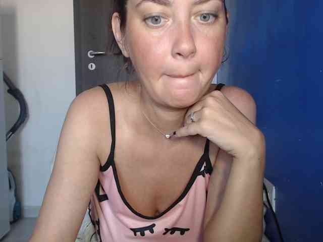 petitedanielle webcam
