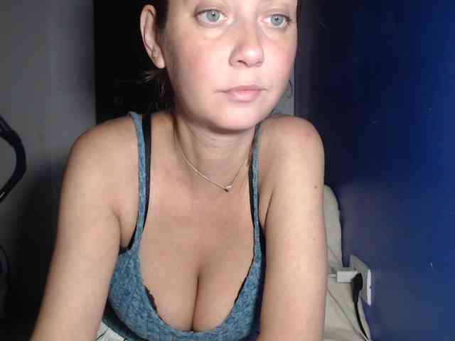 petitedanielle webcam