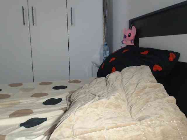 petitedanielle webcam