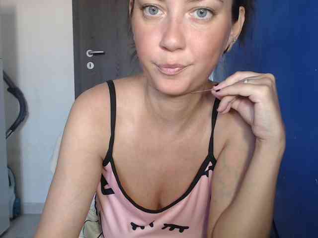 petitedanielle webcam