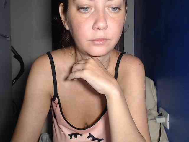 petitedanielle Live Webcam on BongaCams