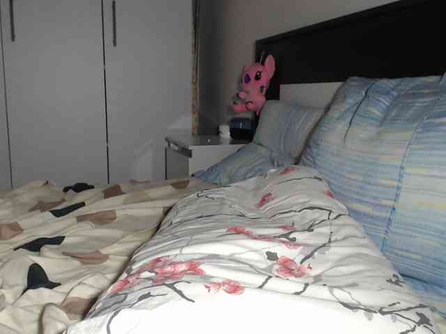 petitedanielle webcam
