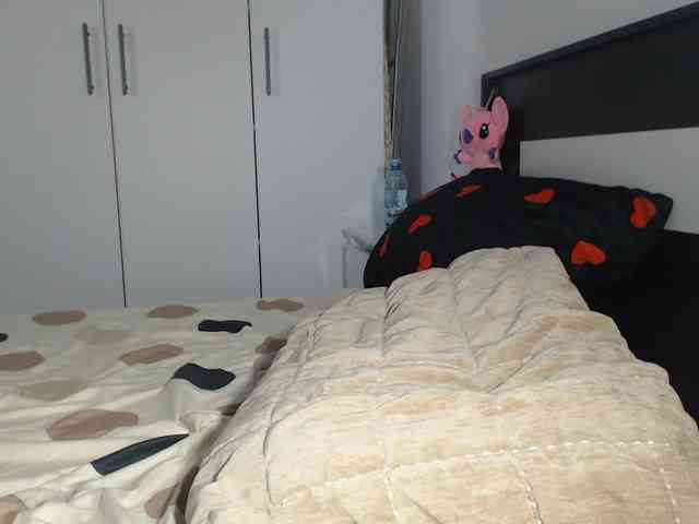 petitedanielle webcam