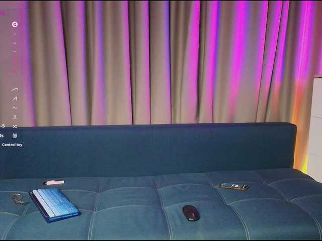 KateFoxxx028 live webcam show
