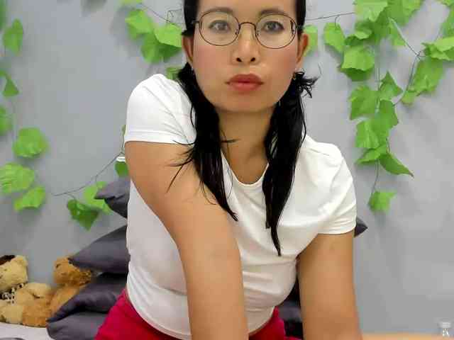 jennyloveley Live Webcam on BongaCams