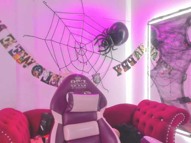 Leia-laurent live cam on BongaCams