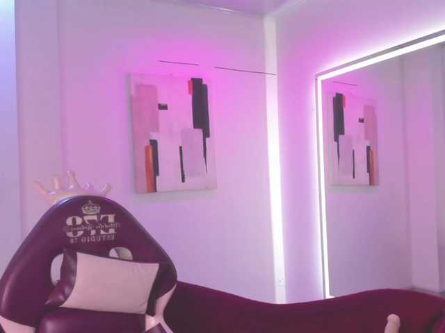 Leia-laurent live cam on BongaCams