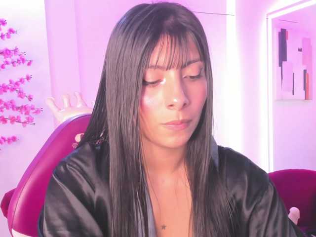 Leia-laurent live cam on BongaCams