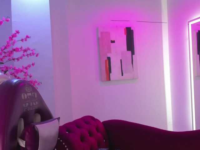 Leia-laurent live cam on BongaCams