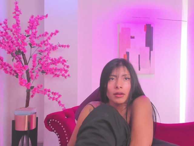 Leia-laurent live webcam show
