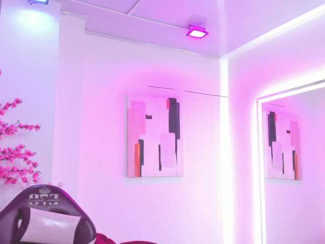 Leia-laurent live webcam show