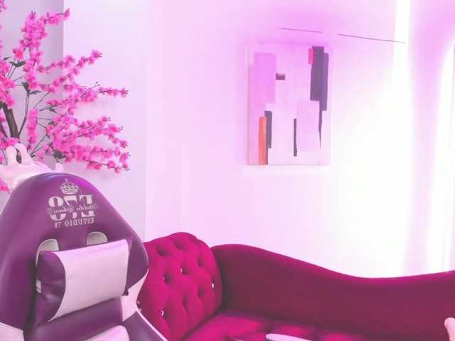 Leia-laurent live webcam show