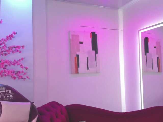 Leia-laurent live cam on BongaCams