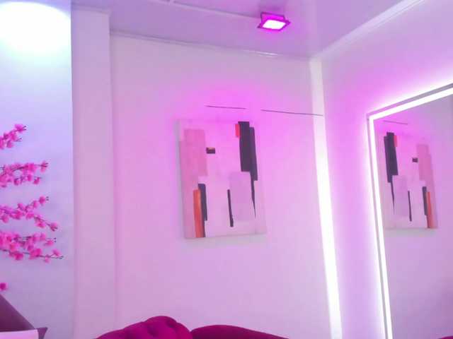 Leia-laurent live webcam show