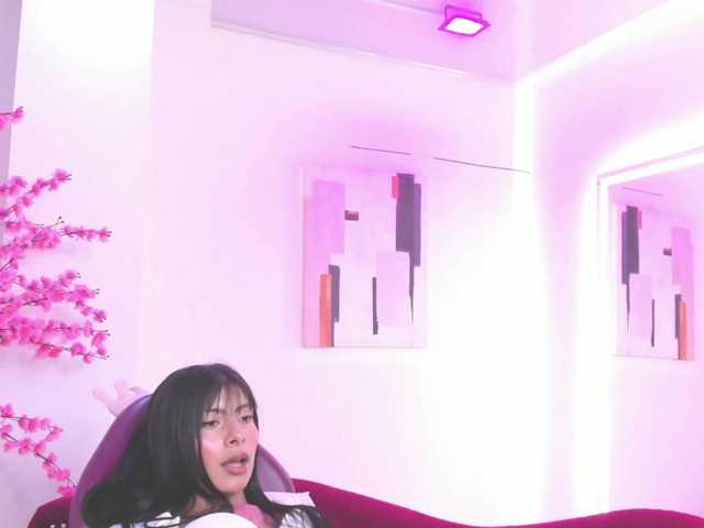 Leia-laurent live webcam show
