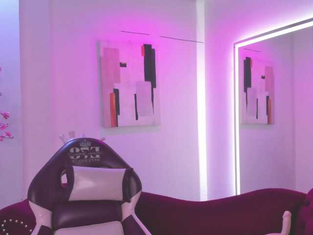 Leia-laurent live webcam show