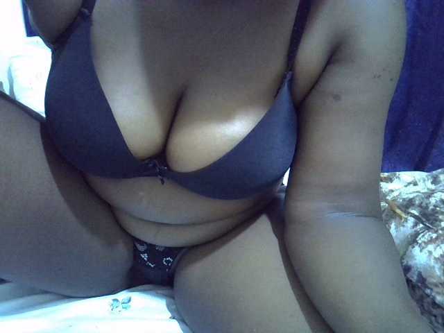 Sexymummy1 live cam on BongaCams