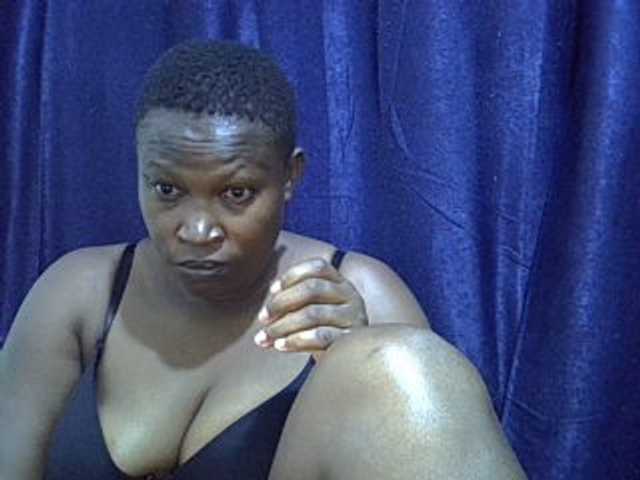 Sexymummy1 live cam on BongaCams
