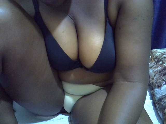 Sexymummy1 live cam on BongaCams