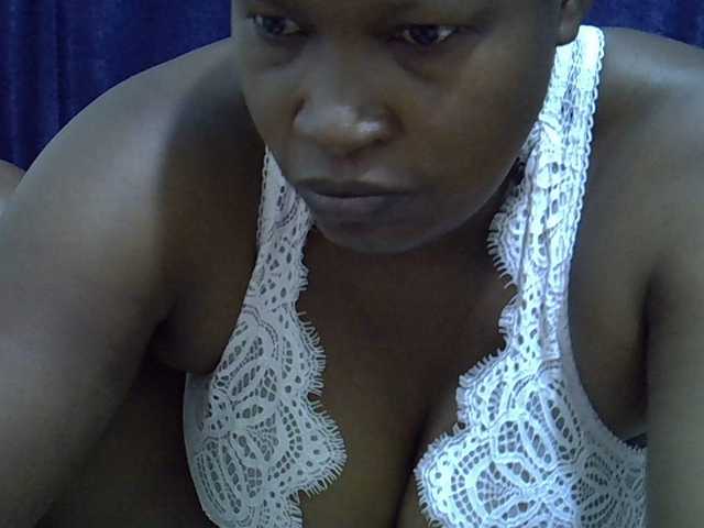 Sexymummy1 live cam on BongaCams