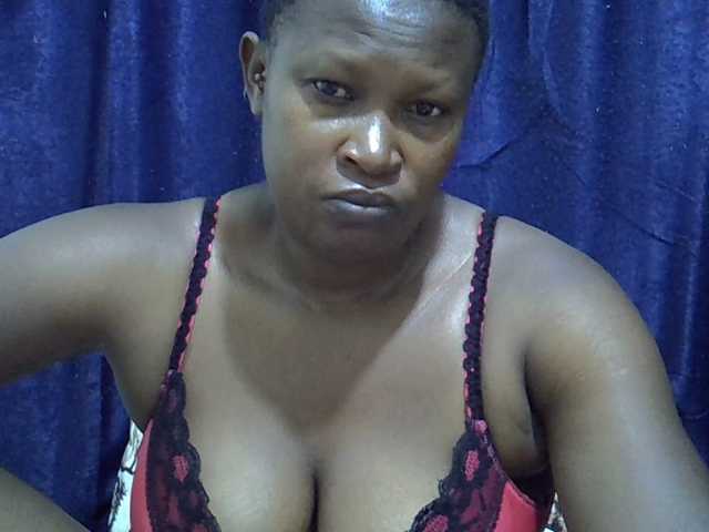 Sexymummy1 live cam on BongaCams