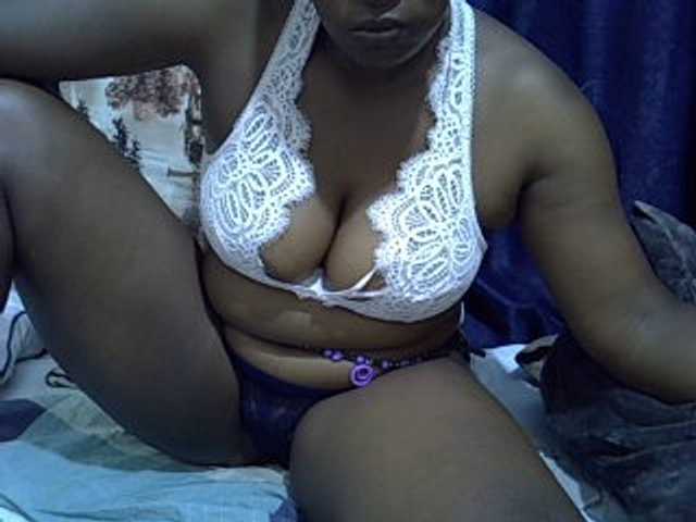 Sexymummy1 live cam on BongaCams