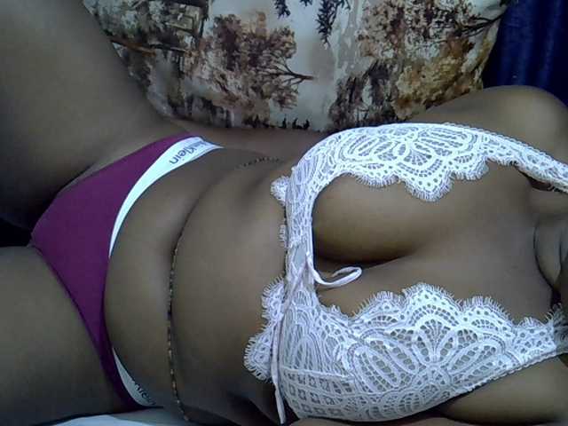 Sexymummy1 live cam on BongaCams