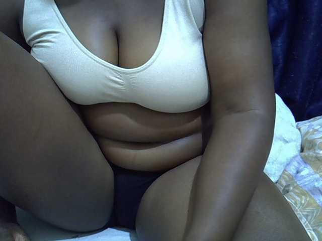 Sexymummy1 live cam on BongaCams