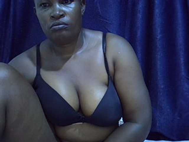 Sexymummy1 live cam on BongaCams