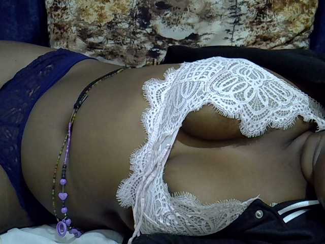 Sexymummy1 live cam on BongaCams