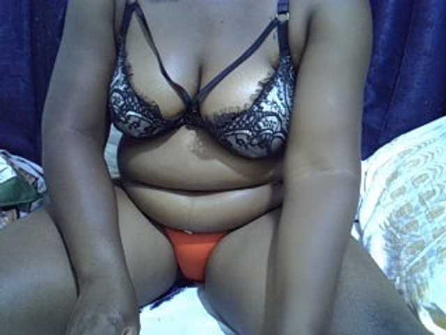 Sexymummy1 live cam on BongaCams