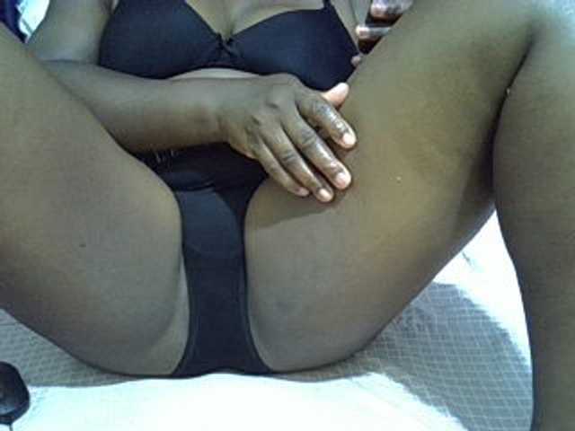 Sexymummy1 live cam on BongaCams