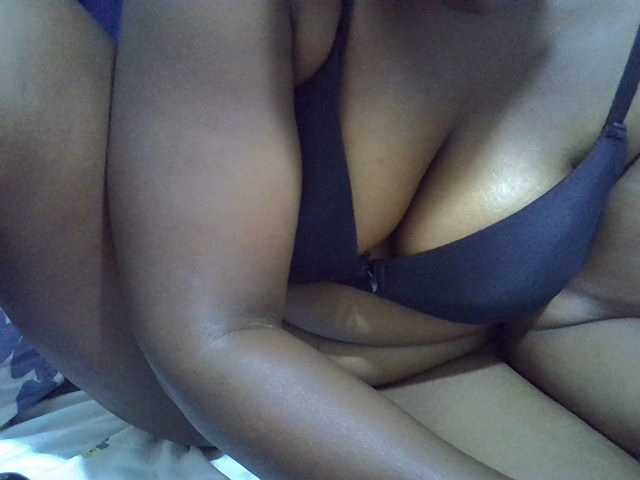 Sexymummy1 live cam on BongaCams