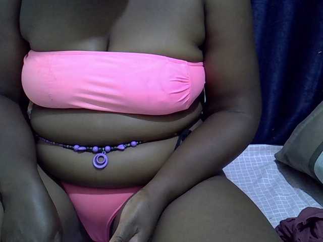 Sexymummy1 live cam on BongaCams