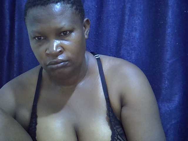 Sexymummy1 live cam on BongaCams