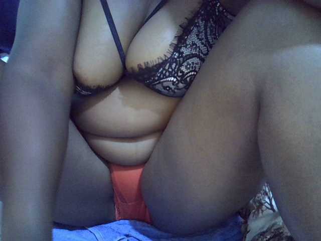 Sexymummy1 live cam on BongaCams