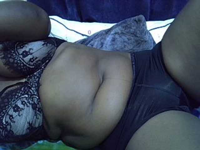 Sexymummy1 live cam on BongaCams