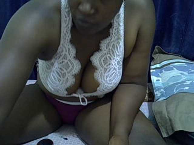 Sexymummy1 live cam on BongaCams