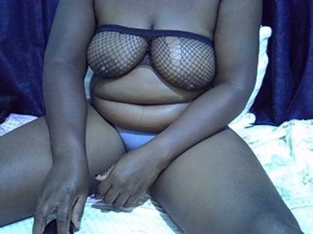 Sexymummy1 live cam on BongaCams