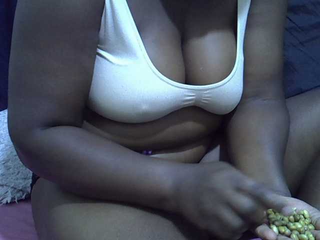 Sexymummy1 live cam on BongaCams