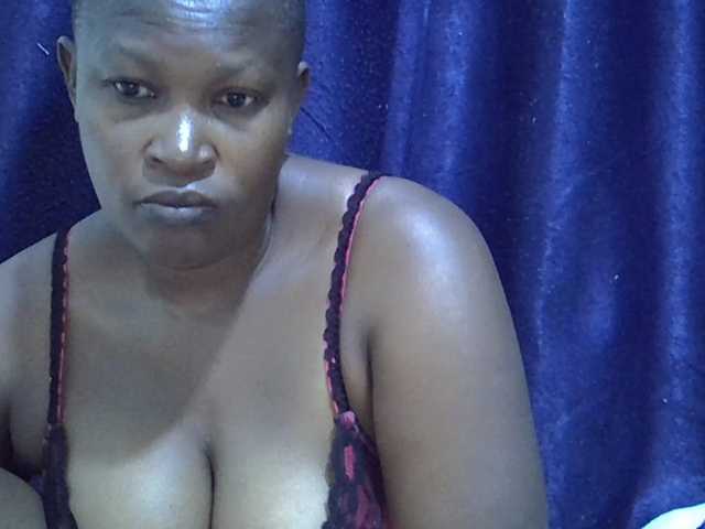 Sexymummy1 live cam on BongaCams