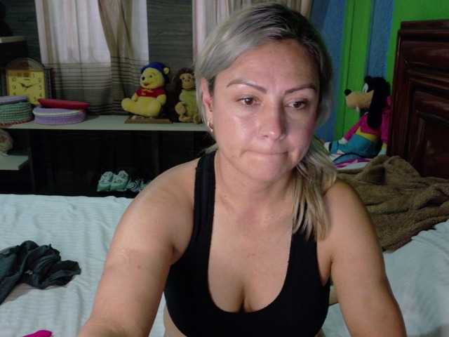 Charlizetheron1 live cam on BongaCams