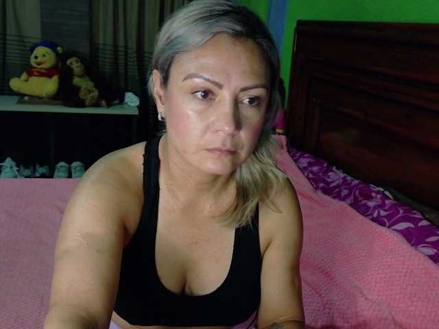 Charlizetheron1 live cam on BongaCams